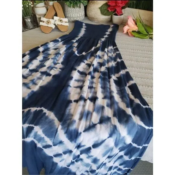 Blue and white tie dye design long strapless maxi dress. - Picture 6 of 10